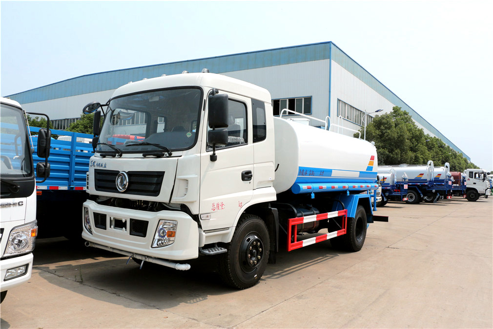 東風(fēng)專底灑水車(chē)（12方）