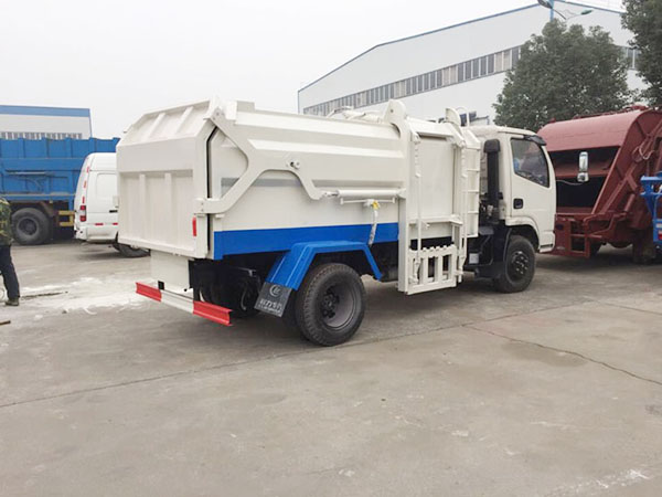 東風福瑞卡側裝壓縮式垃圾車
