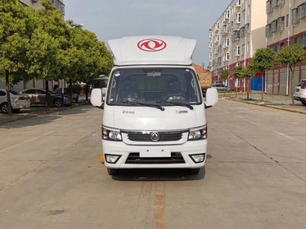 東風途運2600mm掃路車（0.8方水罐，1.7方塵罐）