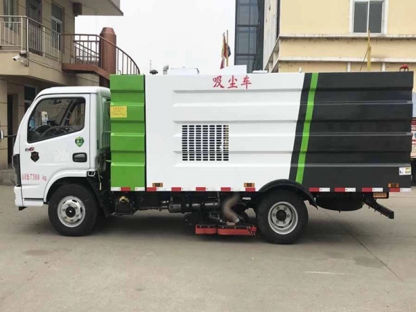 東風(fēng)小多利卡吸塵車(1方水罐4方塵罐)