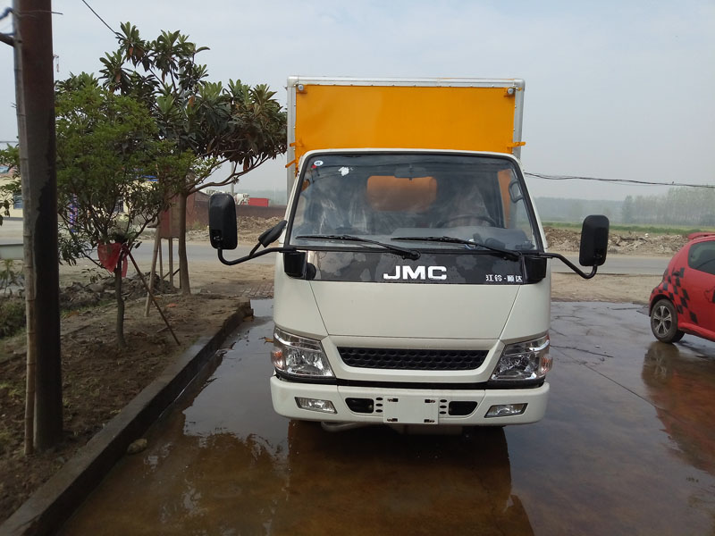 江鈴4.1米(藍牌)易燃固體廂式車