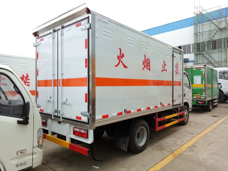 多利卡4.1米(藍(lán)牌)液體廂式車