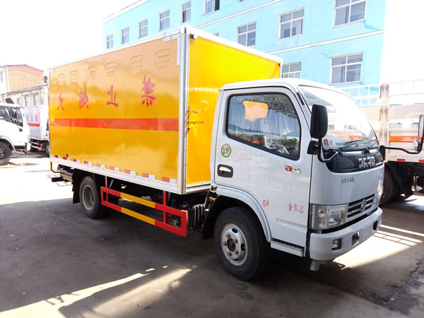 多利卡4.1米(3.4噸)雜項危險品廂式車