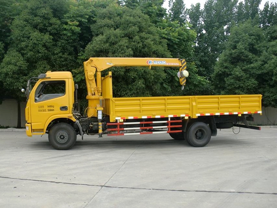 東風(fēng)多利卡6.3噸隨車吊