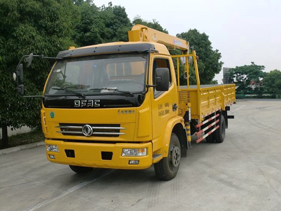 東風(fēng)多利卡6.3噸隨車(chē)吊