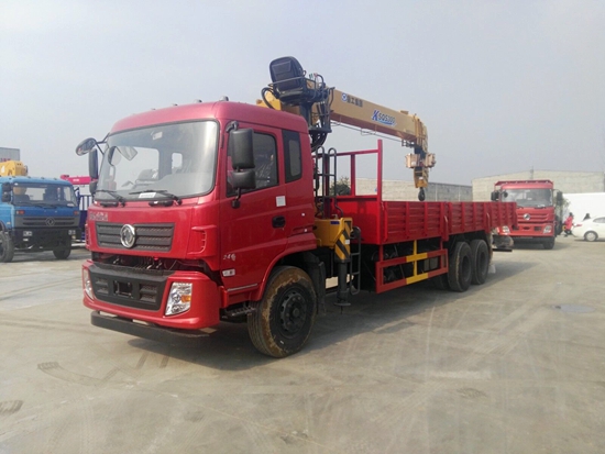 12噸東風(fēng)專(zhuān)底后八輪隨車(chē)吊