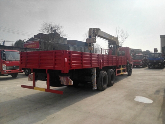 12噸東風(fēng)專(zhuān)底后八輪隨車(chē)吊