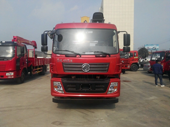 12噸東風(fēng)專(zhuān)底后八輪隨車(chē)吊