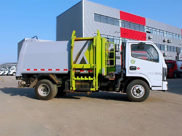 東風(fēng)小多利卡國(guó)六6方側(cè)裝壓縮垃圾車