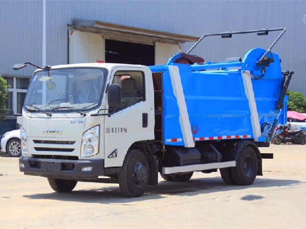 江鈴凱銳國六無泄漏壓縮式垃圾車