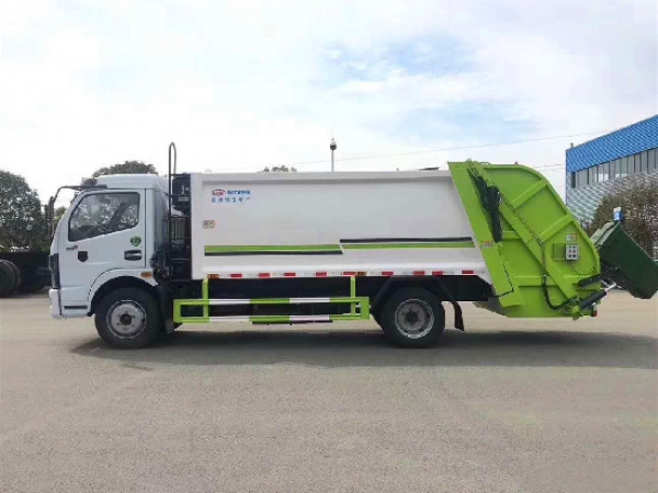 東風(fēng)多利卡國六8方壓縮式垃圾車
