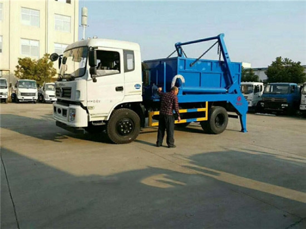 東風(fēng)仿天錦擺臂式垃圾車（8-10方）