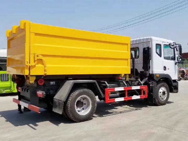 東風(fēng)多利卡D9國(guó)六車(chē)廂可卸(鉤臂)垃圾車(chē)
