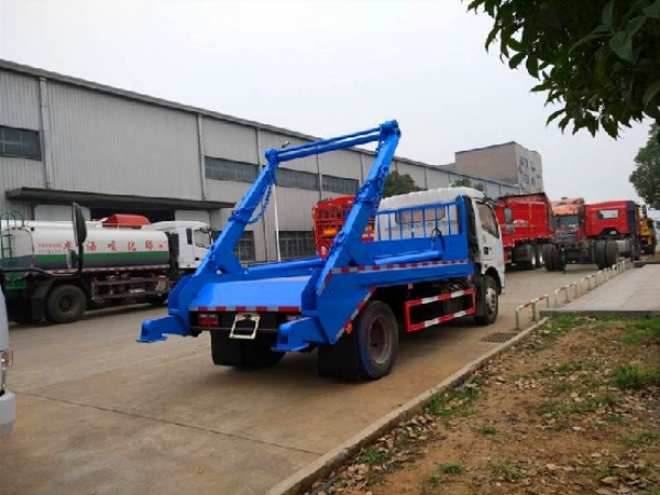 東風(fēng)多利卡國(guó)六6方擺臂式垃圾車(chē)