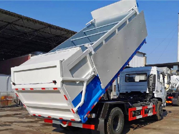 國六東風(fēng)專底16~18方污泥運(yùn)輸車