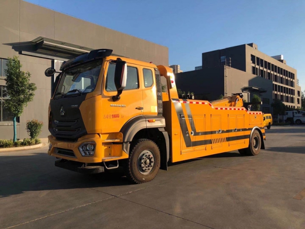 國(guó)六重汽豪瀚13噸拖吊聯(lián)體清障車