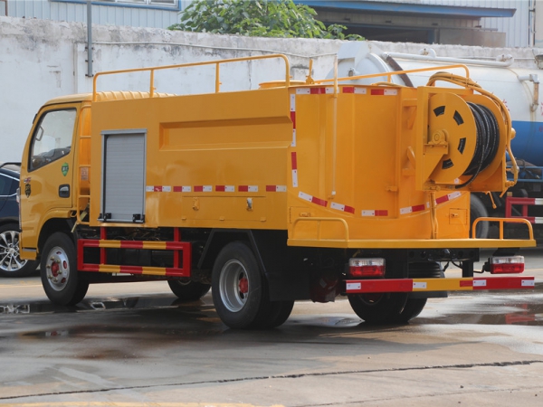 東風小多利卡5方高壓清洗車