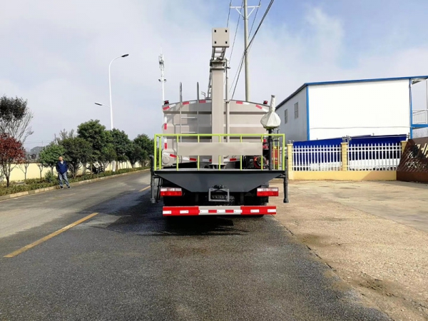 東風D9鐵路噴霧抑塵車