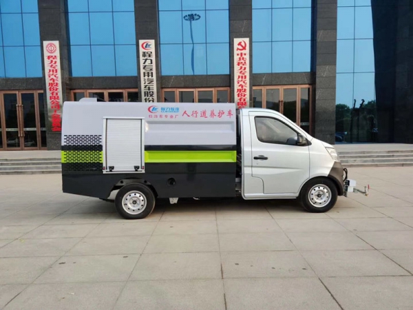 長安2.5方路面養護車，清洗車多少錢