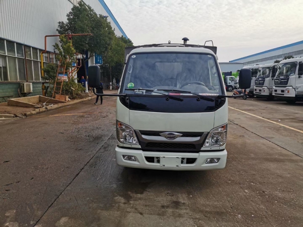 福田微型掃路車（0.8方水罐1.7方塵罐）