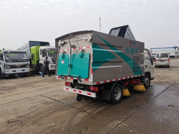 福田微型掃路車（0.8方水罐1.7方塵罐）