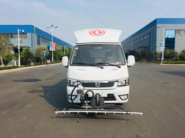 東風途逸路面清洗車1.5方水罐