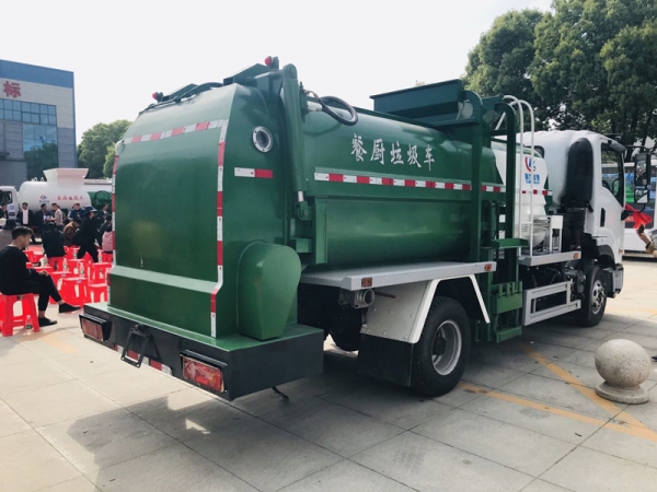 東風(fēng)D1餐廚垃圾車8方罐體