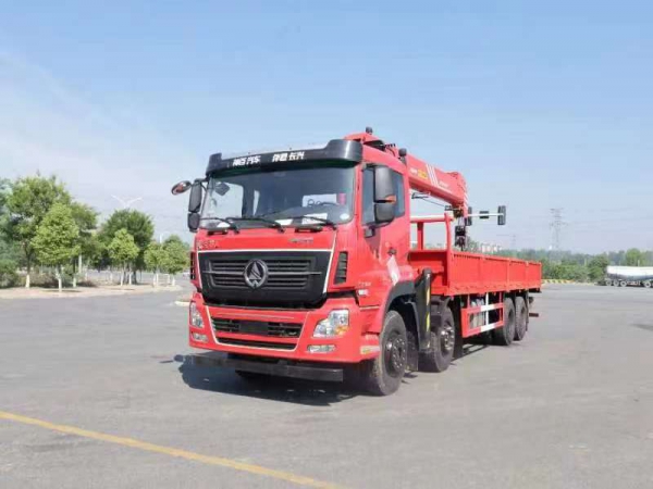 航天萬山14噸隨車吊平板運輸車