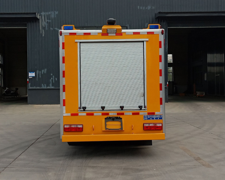 多利卡卷簾門式救險車