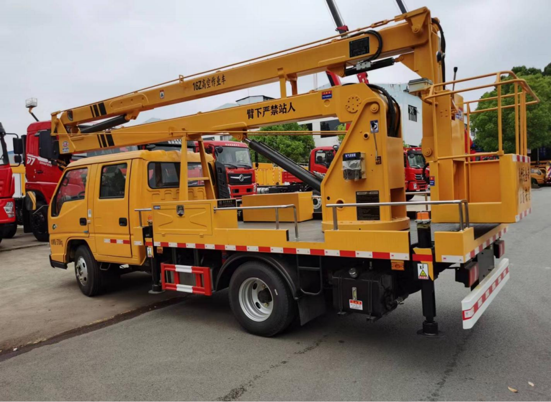 江鈴5062老款 16米折臂高空作業(yè)車(chē)